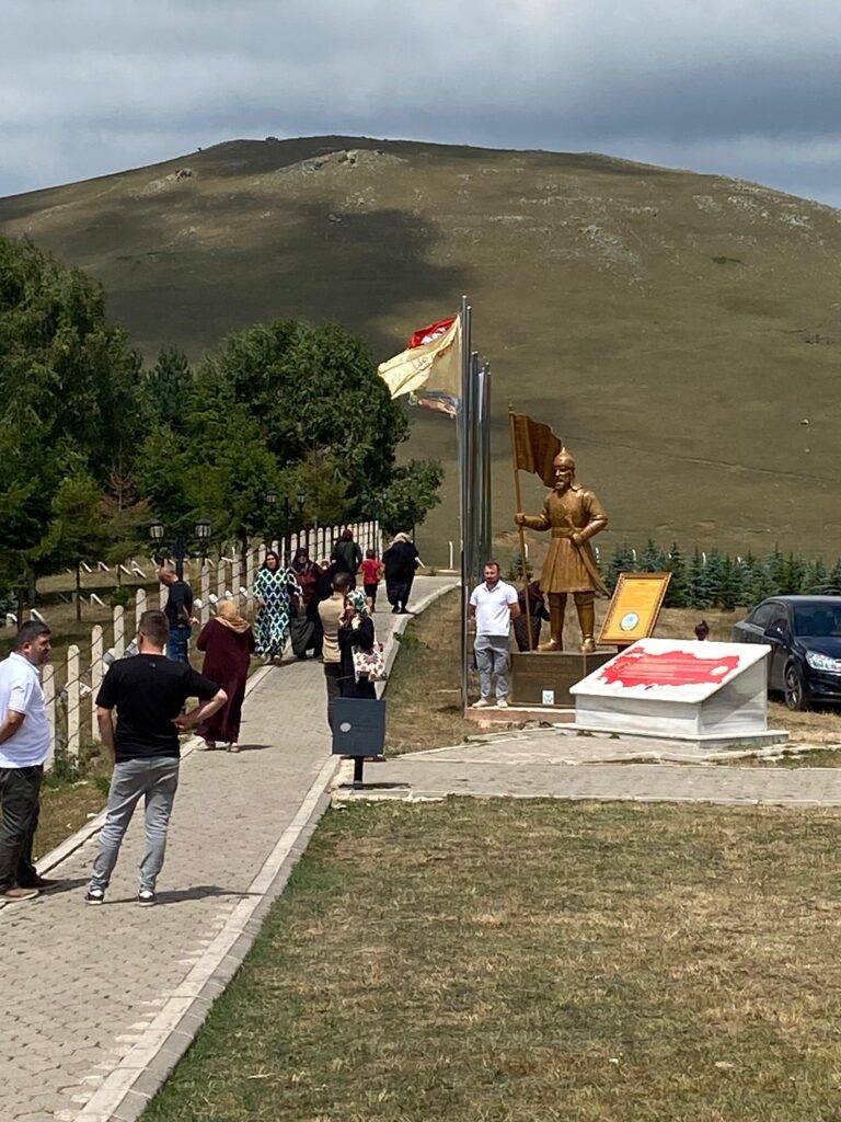 SELÇUKLU ASKERİ HEYKELİ