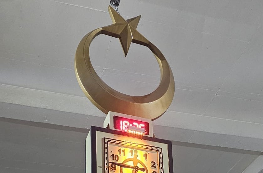 Ayyıldız Temalı Çift Yönlü Saat Kulesi